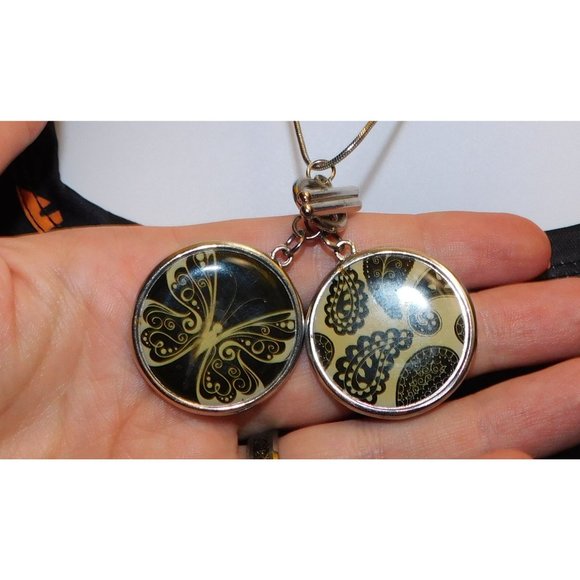 Lace Glass Pendant Necklace - Picture 7 of 7